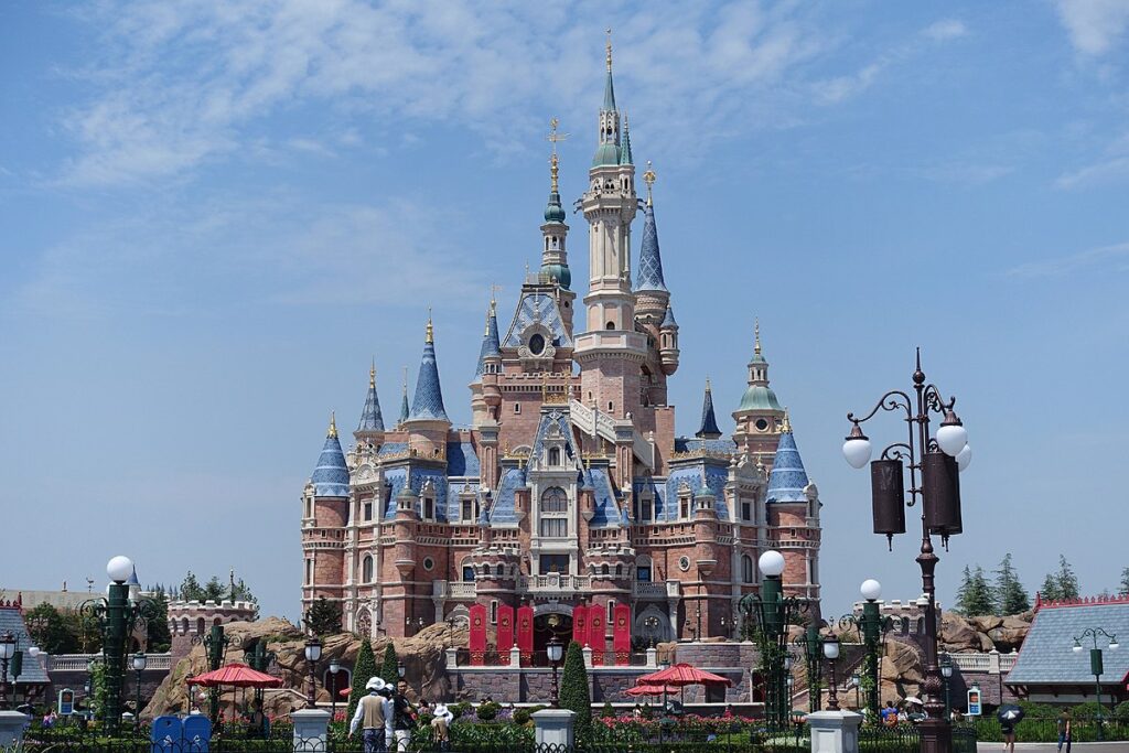 7.-Shanghai-Disneyland-in-Shanghai-China-1024x683