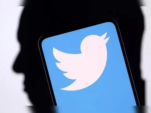 Twitter is now giving you tik-tok/reels like vertical videos on the feed