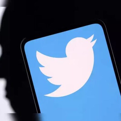 Twitter is now giving you tik-tok/reels like vertical videos on the feed